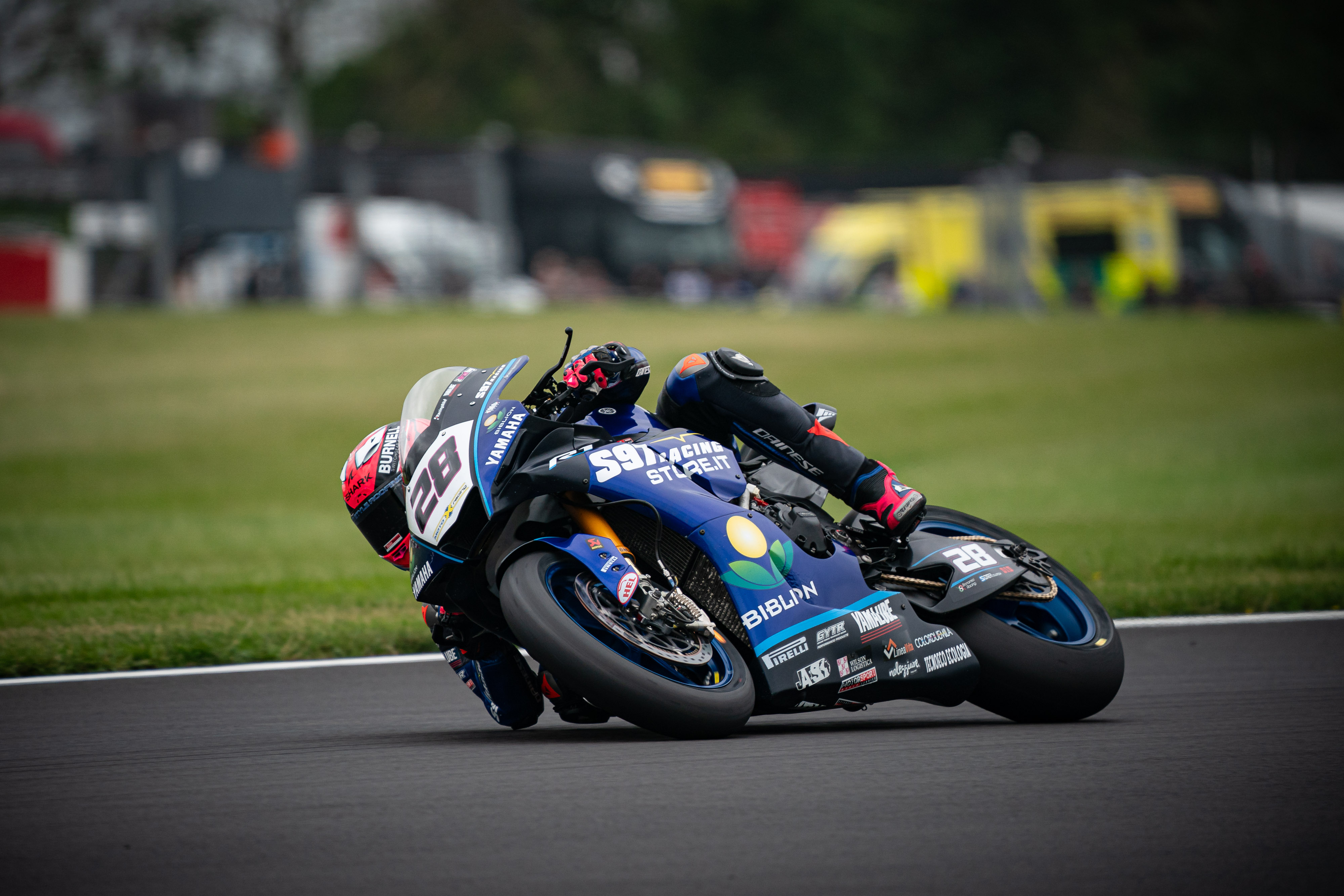 ray-e-sesto-nelle-libere-di-donington-park-in-uk