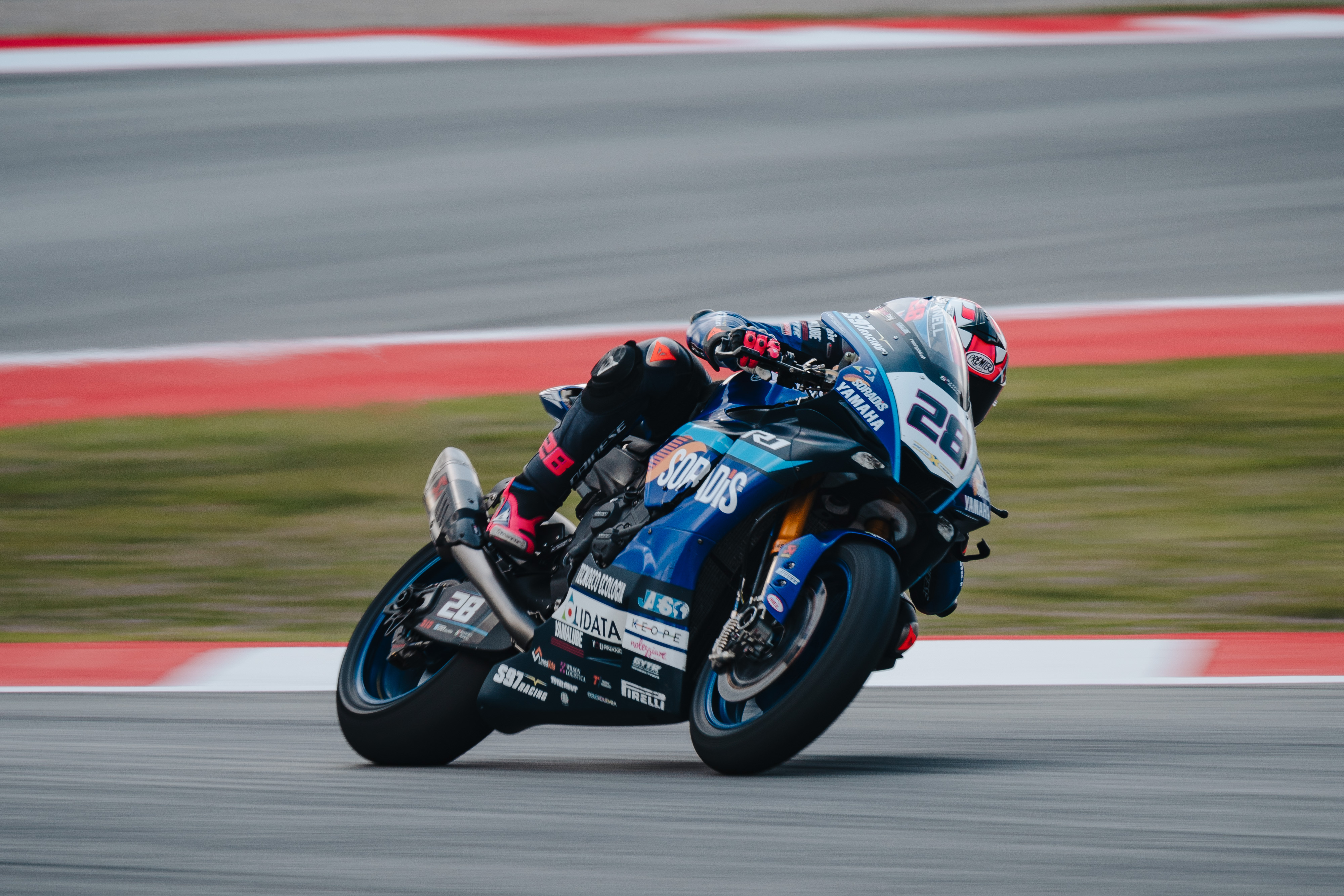 a-crash-stops-ray-in-race-2-at-barcelona