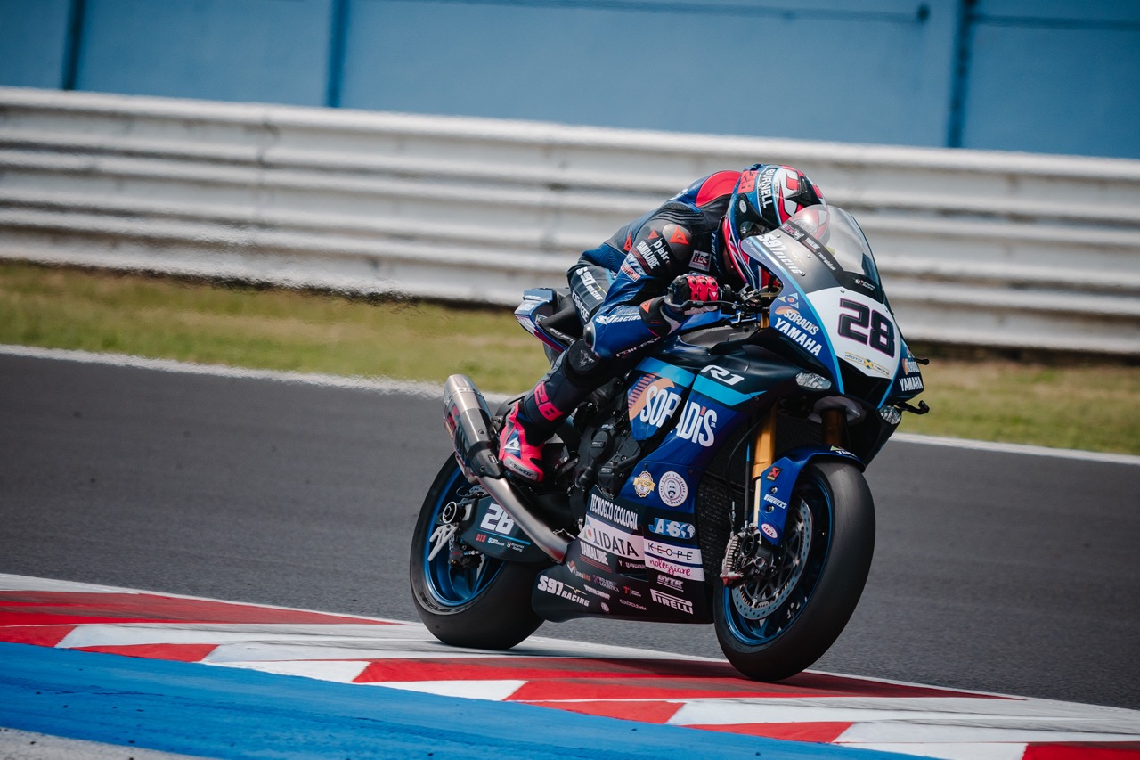 fifth-round-at-rays-home-track-of-donington-park