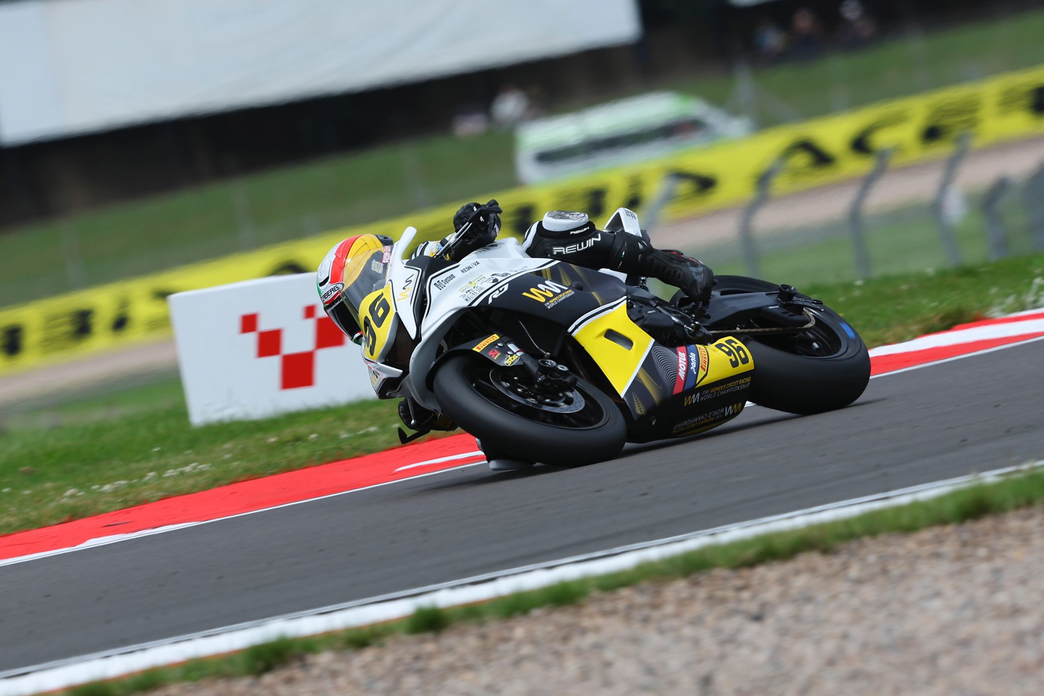 ponziani-e-ongaro-brillano-in-gara-1-a-donington-park