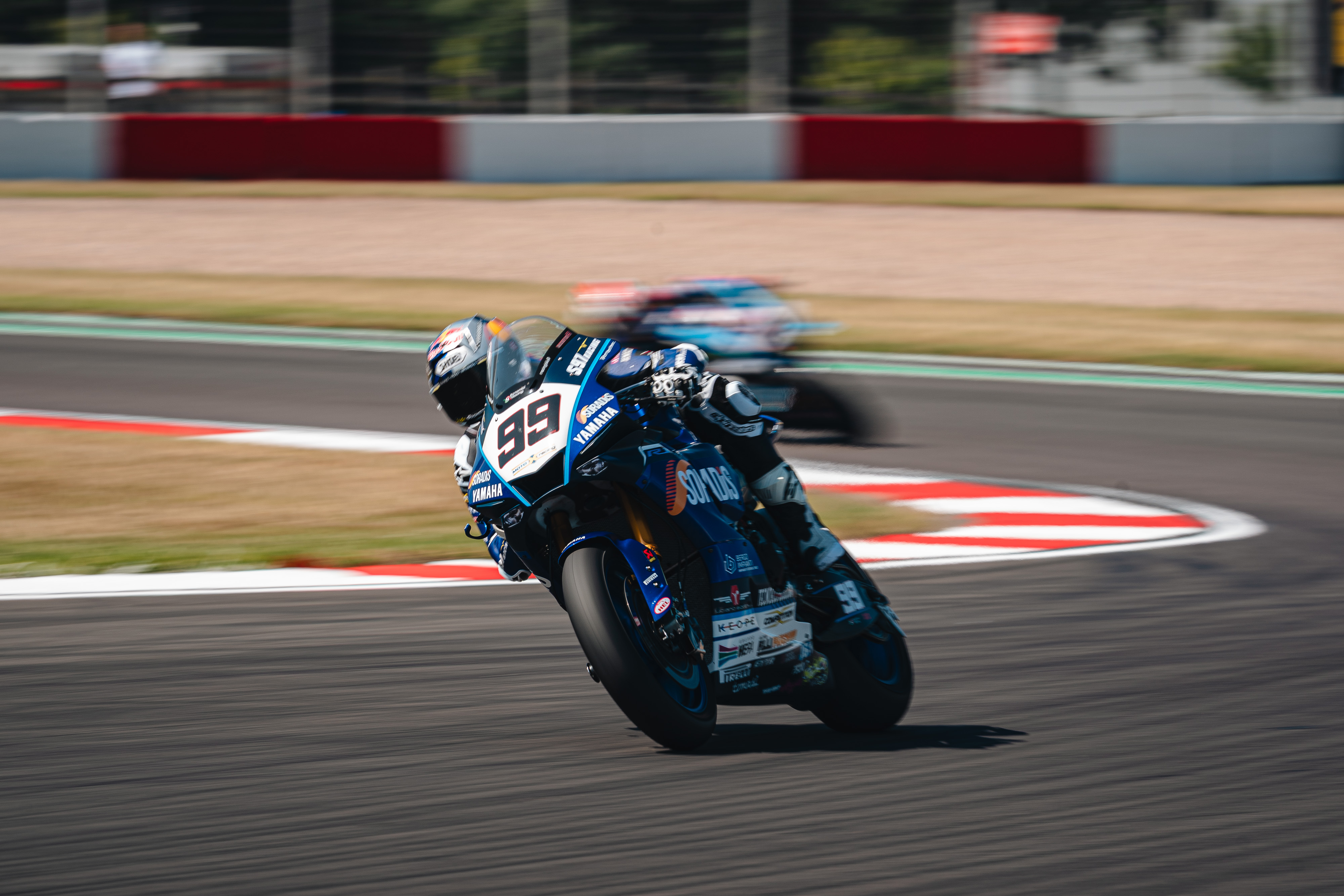 sia-rinaldi-che-sofuoglu-a-punti-in-gara1-a-donington